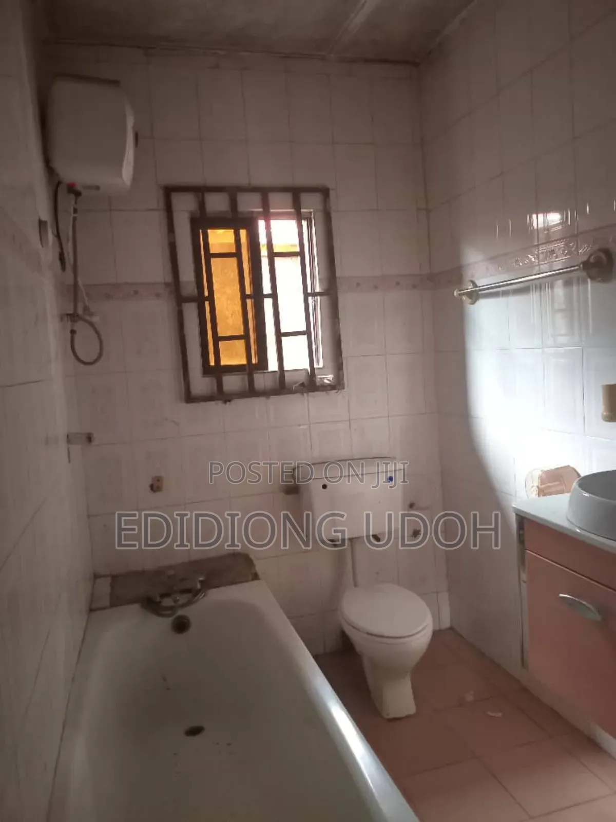 4bdrm Bungalow in Ekpri Nsukara Off for sale