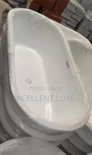 Free Standing Bathtub Made With 100% Acrylic