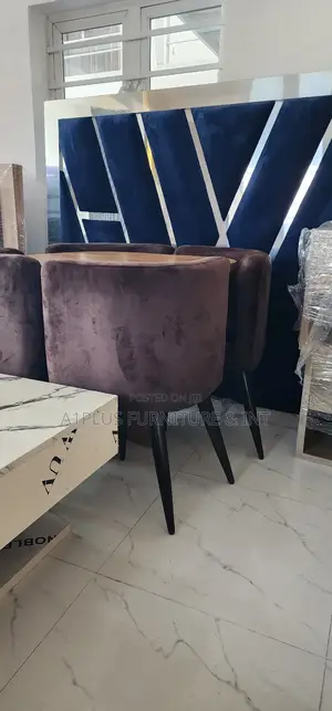 4 Seater Enclosed Dinning
