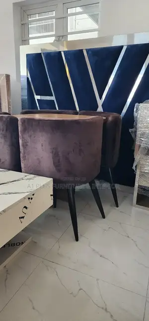 4 Seater Enclosed Dinning