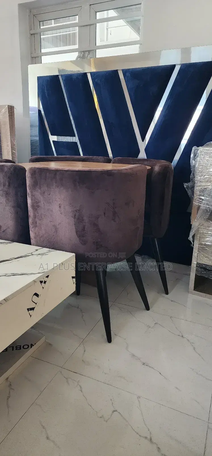 4 Seater Enclosed Dinning