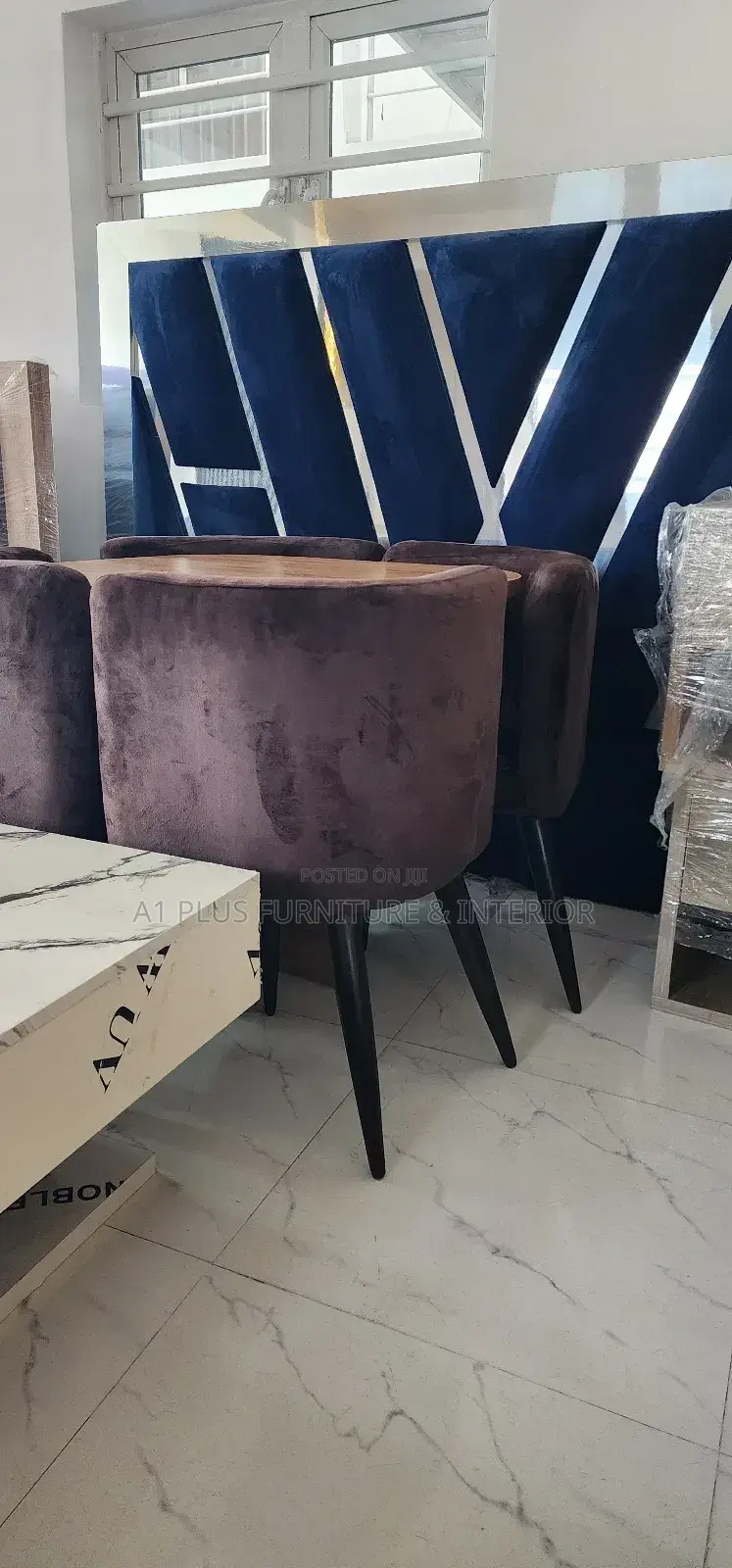 4 Seater Enclosed Dinning