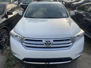 Toyota Highlander SE 2012 White