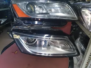 Headlights Audi Q5 2013