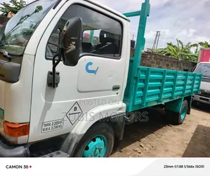 Nissan Cabstar White Color Six Tire Diesel Engine