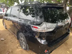 Toyota Sienna SE AWD 2019 Black