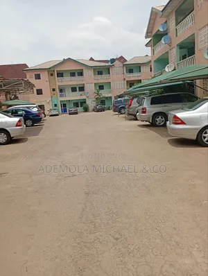 3bdrm Block of Flats in Mini Estate, Wuye for rent