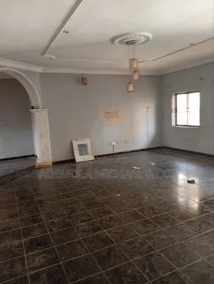 3bdrm Block of Flats in Mini Estate, Wuye for rent