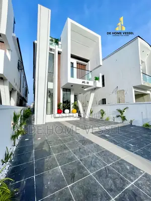 5bdrm Duplex in Ikota for sale