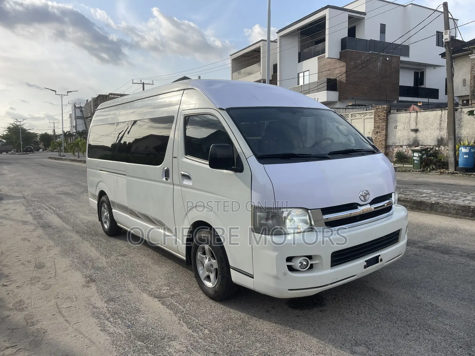 Toyota HiAce 2017 White