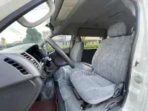 Toyota HiAce 2017 White