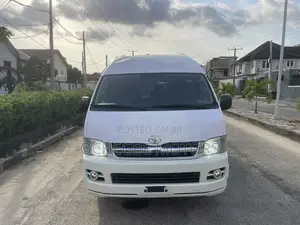 Toyota HiAce 2017 White