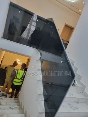 Step Handrail With Glass