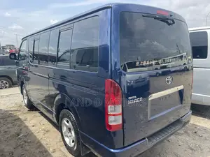 Toyota HiAce 2010 Blue