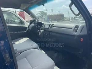 Toyota HiAce 2010 Blue