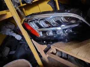 C300 2019 Right Side Headlights