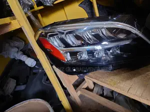 C300 2019 Right Side Headlights