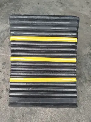 Solid Heavy-duty Rubber Wheel Chock