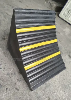 Solid Heavy-duty Rubber Wheel Chock