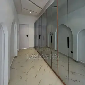 4bdrm Duplex in Chevron for sale