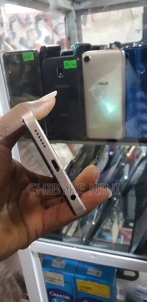 Infinix Smart 8 64 GB Silver