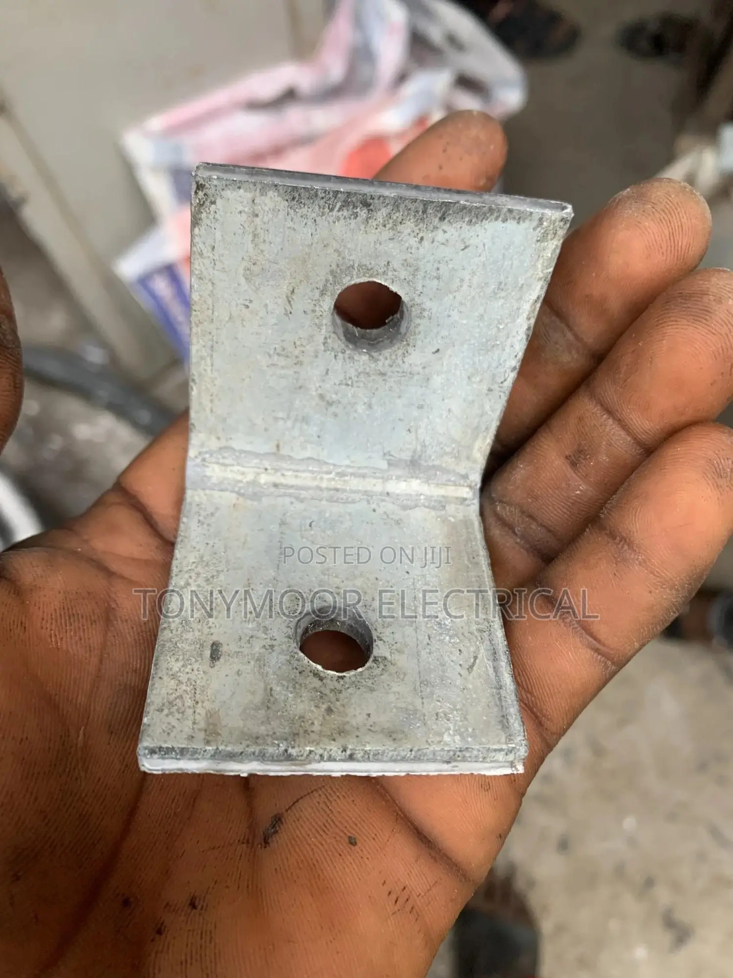 Unitrust Hangars M10 Hole Available