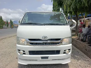 Toyota HiAce 2010 White