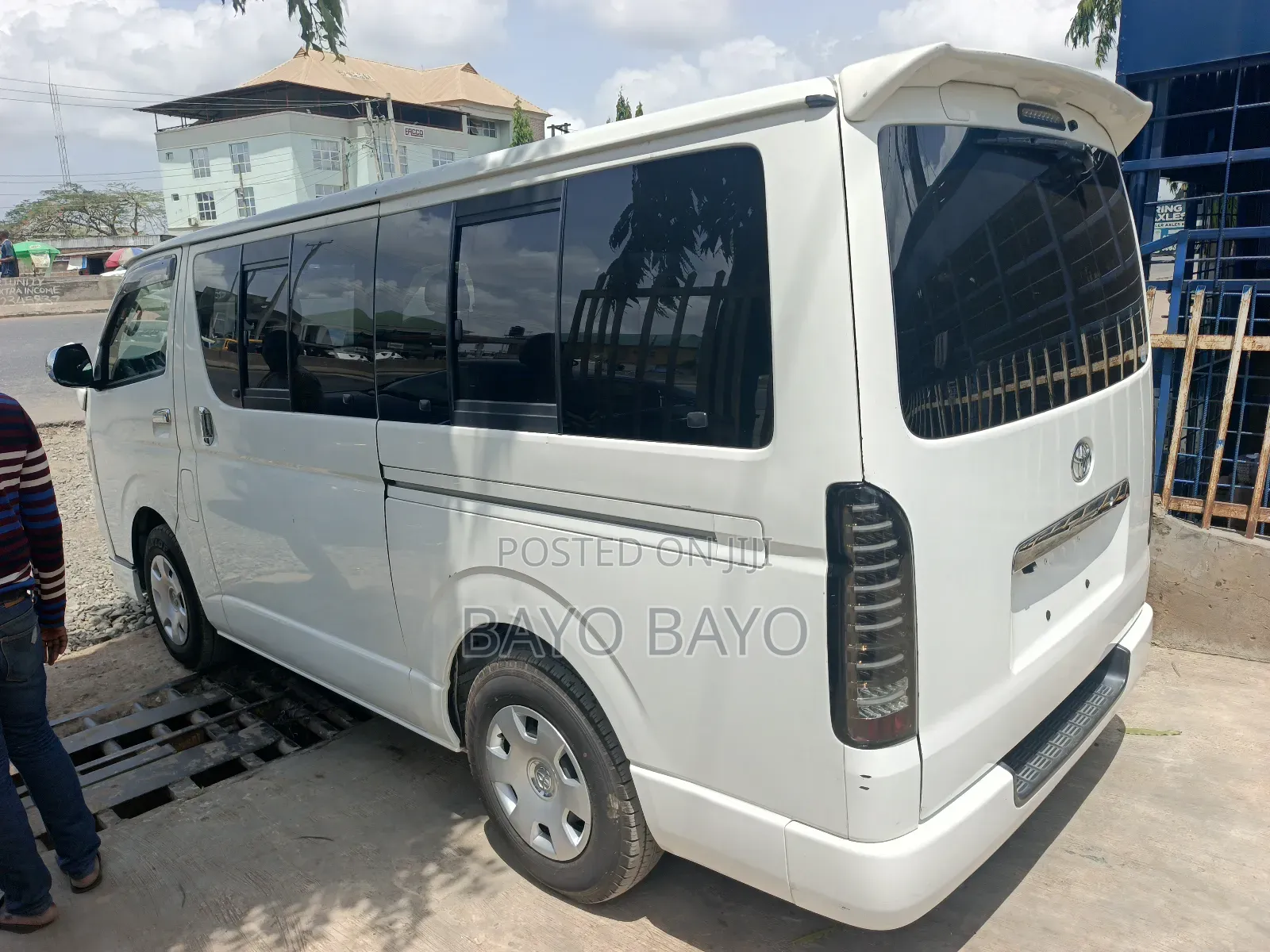 Toyota HiAce 2010 White