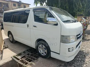 Toyota HiAce 2010 White