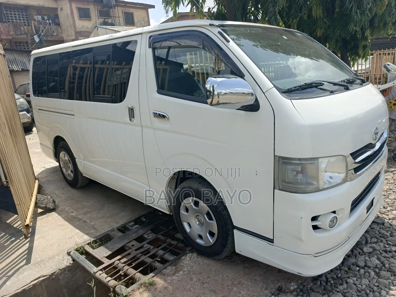 Toyota HiAce 2010 White