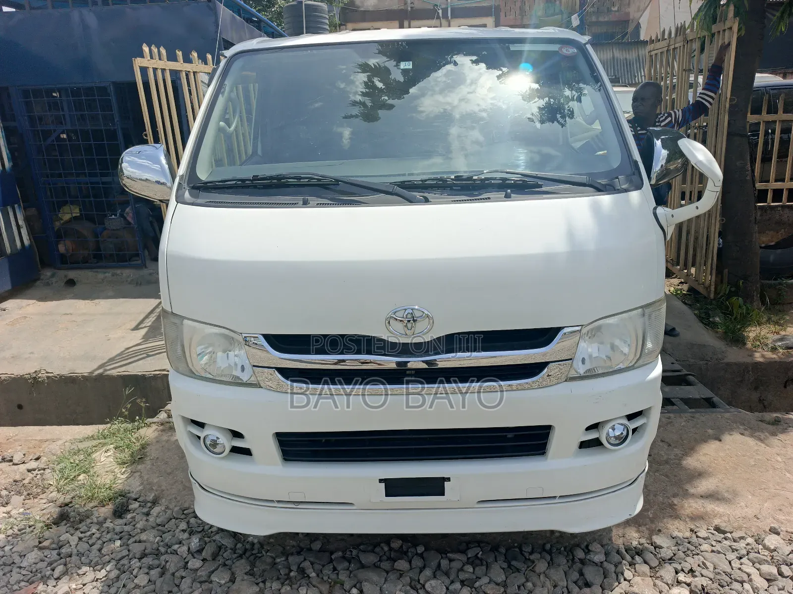 Toyota HiAce 2010 White