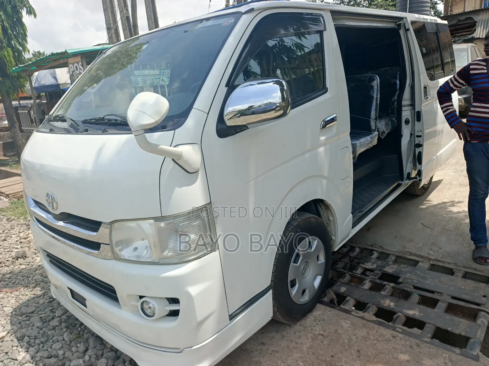 Toyota HiAce 2010 White
