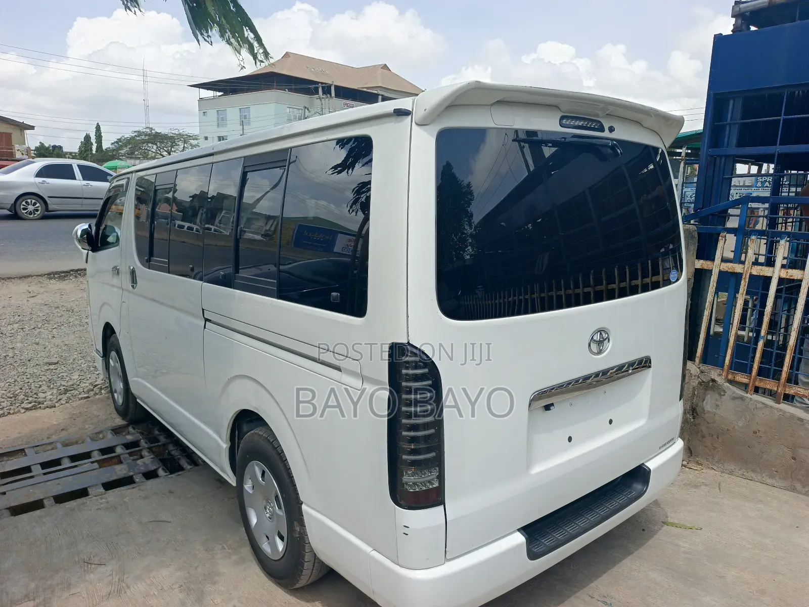 Toyota HiAce 2010 White