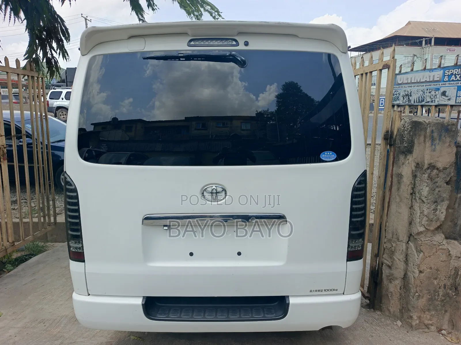 Toyota HiAce 2010 White