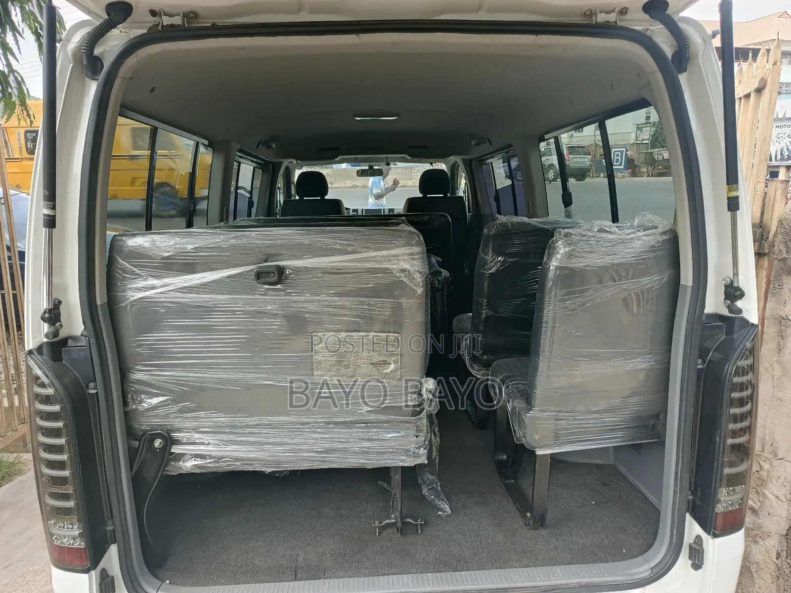 Toyota HiAce 2010 White
