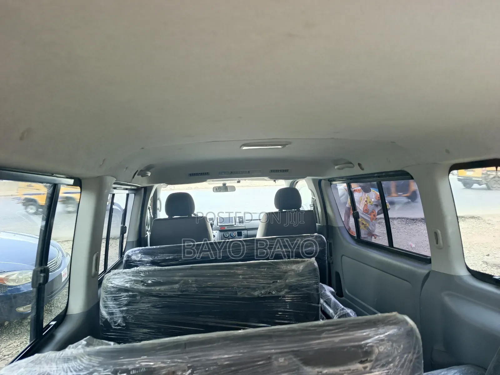 Toyota HiAce 2010 White