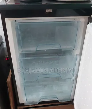 Photo - 94l 3 Shelves Lec Front Door Freezer