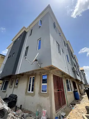 3bdrm Block of Flats in Off Olonade, Alagomeji for sale