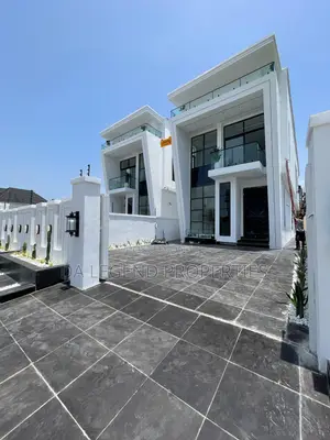 5bdrm Duplex in Chevron for sale