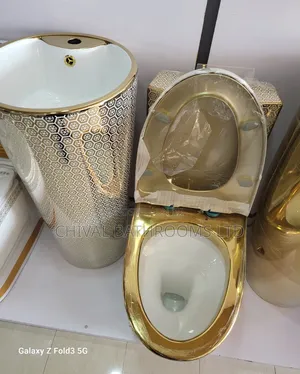 Gold and White Luxury Wc