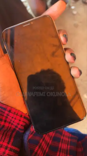Photo - Apple iPhone X 64 GB Gold