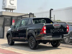 New Toyota Hilux 2025 Black