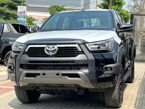 New Toyota Hilux 2025 Black