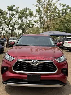 Toyota Highlander XLE 2021 Red