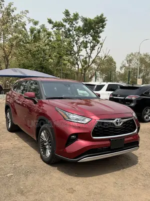 Toyota Highlander XLE 2021 Red