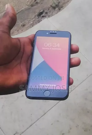 Photo - Apple iPhone 8 64 GB Black