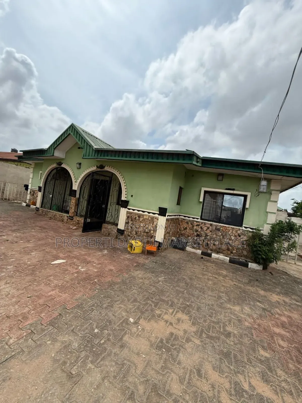 4bdrm Bungalow in Happy Way Estate, Baruwa for sale