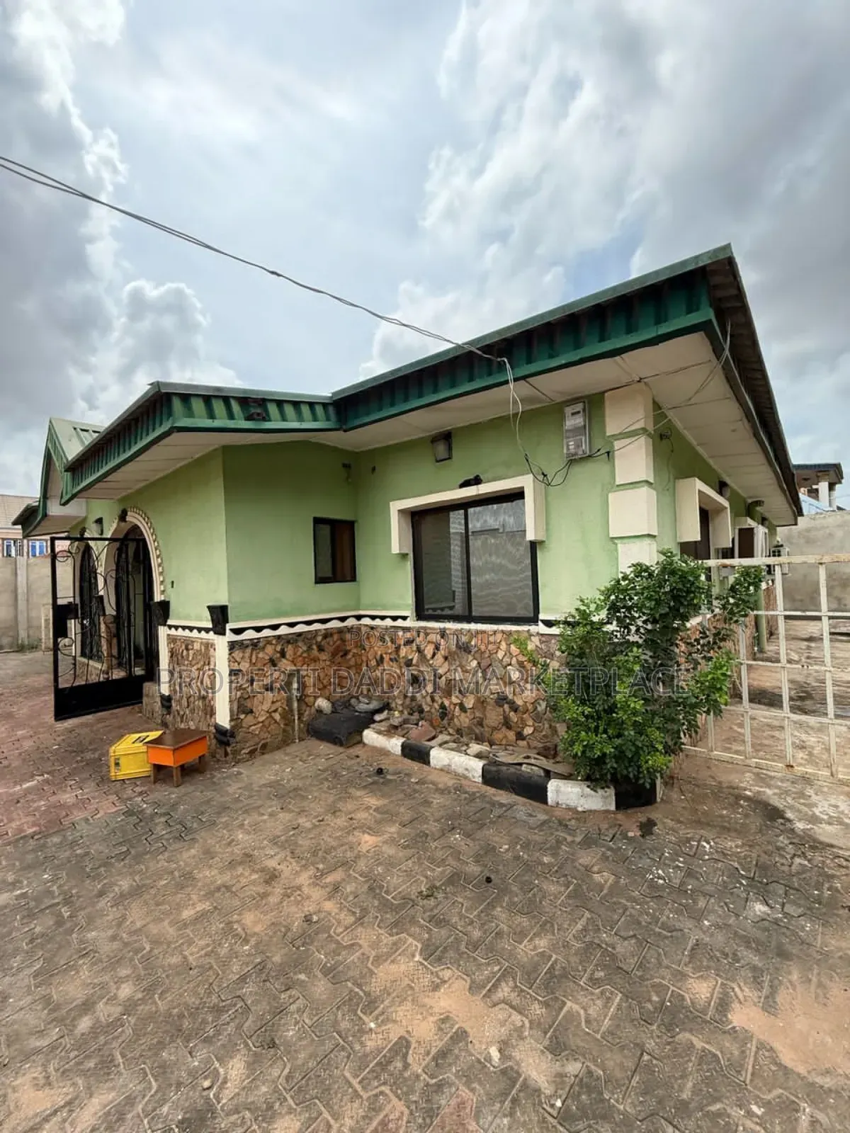 4bdrm Bungalow in Happy Way Estate, Baruwa for sale