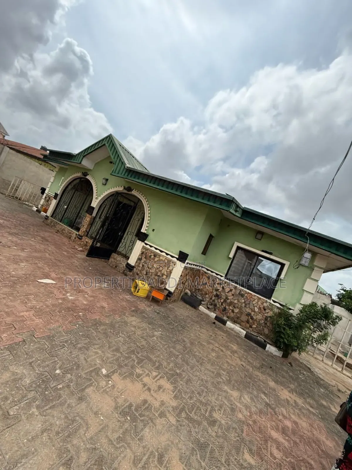 4bdrm Bungalow in Happy Way Estate, Baruwa for sale