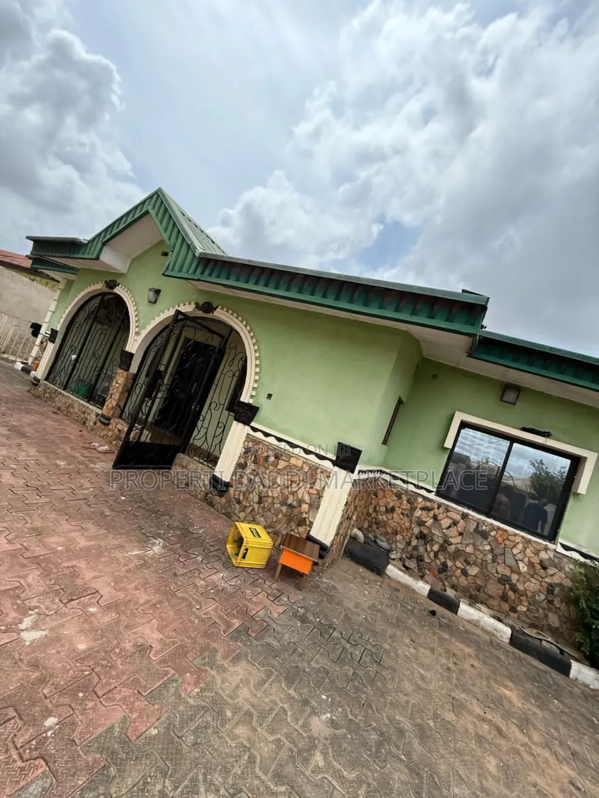 4bdrm Bungalow in Happy Way Estate, Baruwa for sale